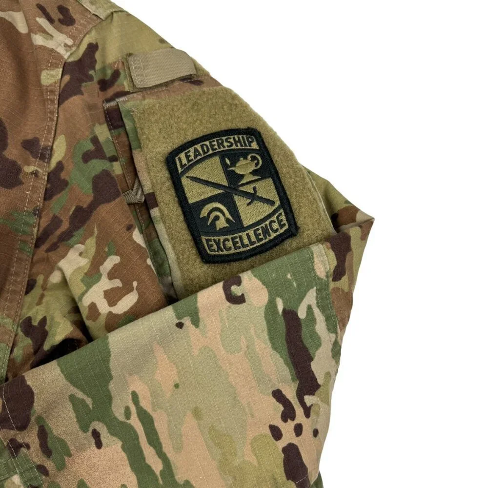 U.S. Army Combat Camo Jacket Unisex Size Medium-Short